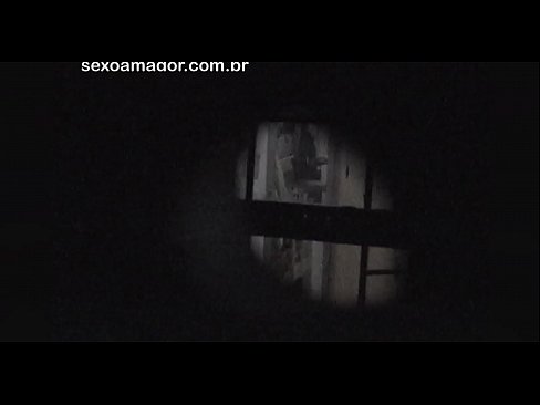 ❤️ Ξανθιά κοπέλα βιντεοσκοπήθηκε κρυφά από ηδονοβλεψία της γειτονιάς κρυμμένο πίσω από κούφια τούβλα ❤❌ Βίντεο σεξ ❌️